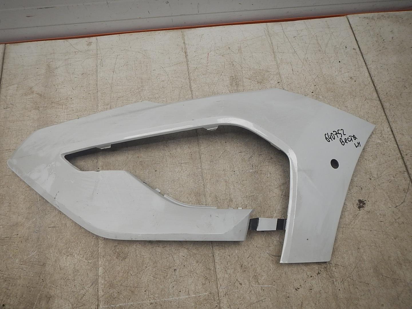 Накладка переднего бампера левая