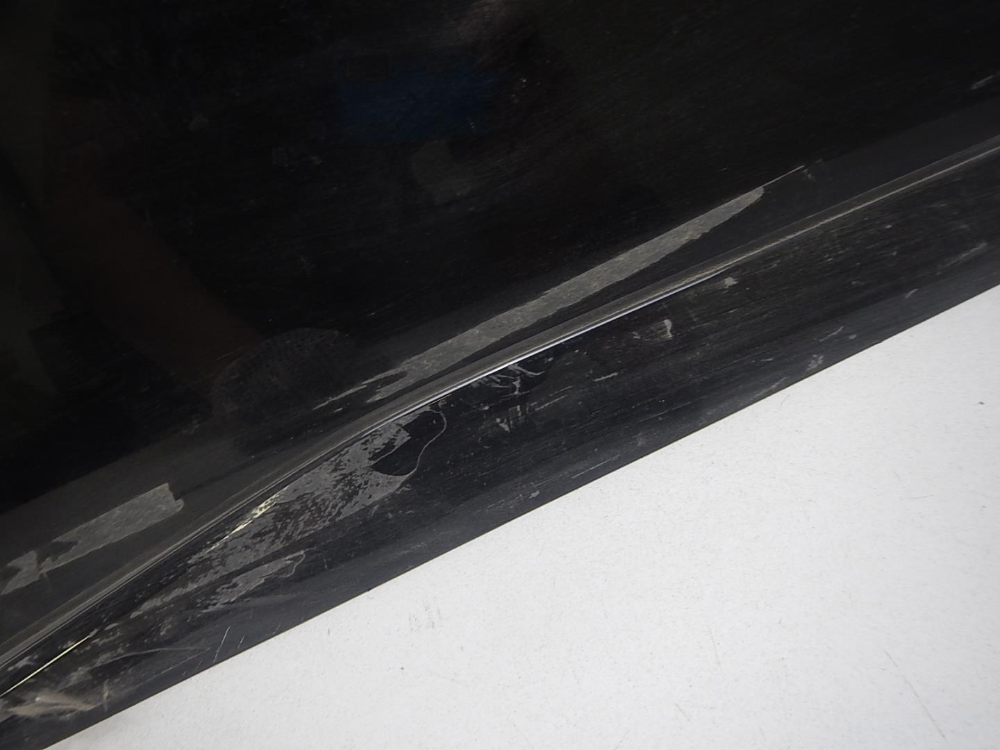 Стекло кузовное глухое левое