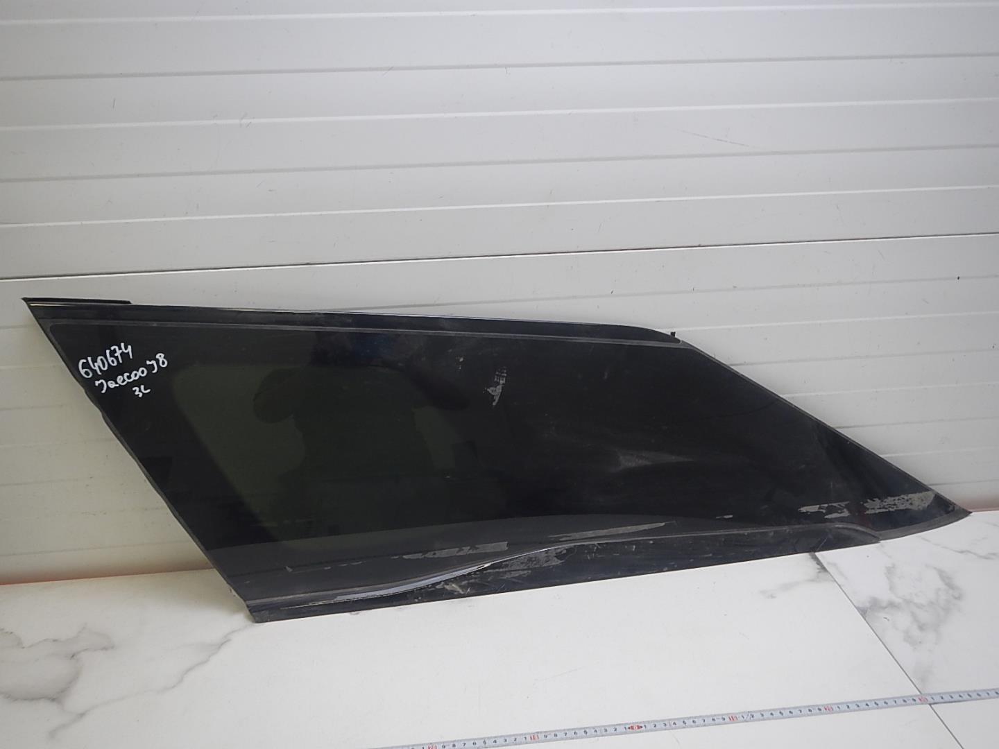 Стекло кузовное глухое левое