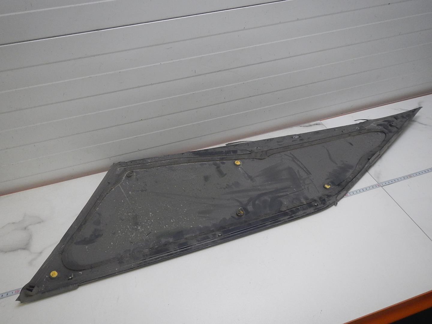 Стекло кузовное глухое левое