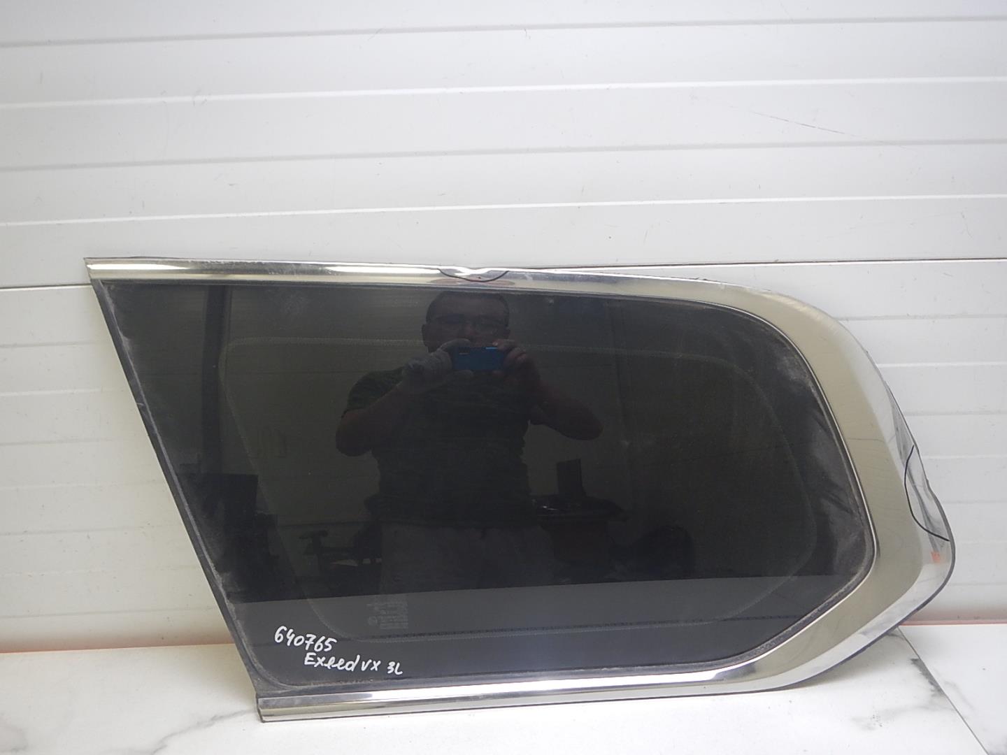 Стекло кузовное глухое левое