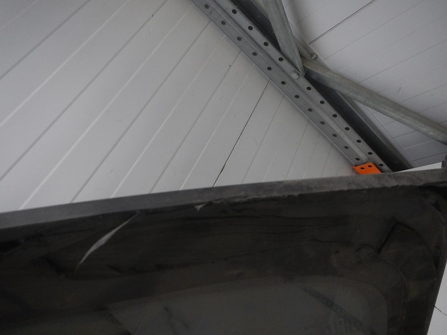 Стекло кузовное глухое левое