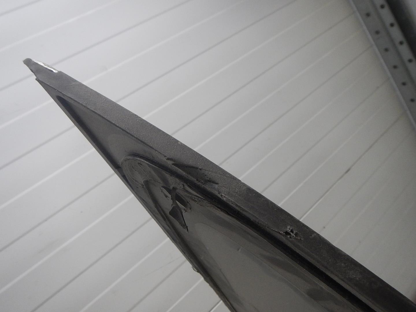 Стекло кузовное глухое левое