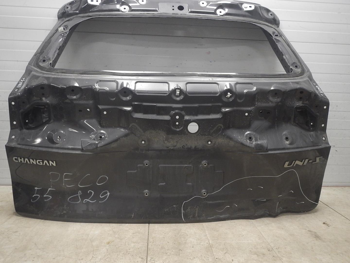 Дверь багажника