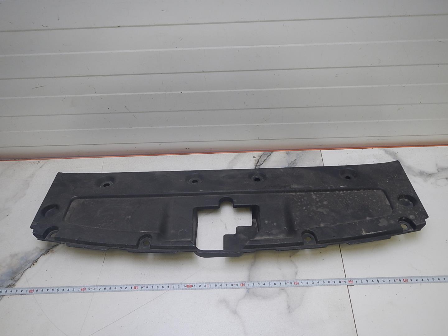 Кожух замка капота