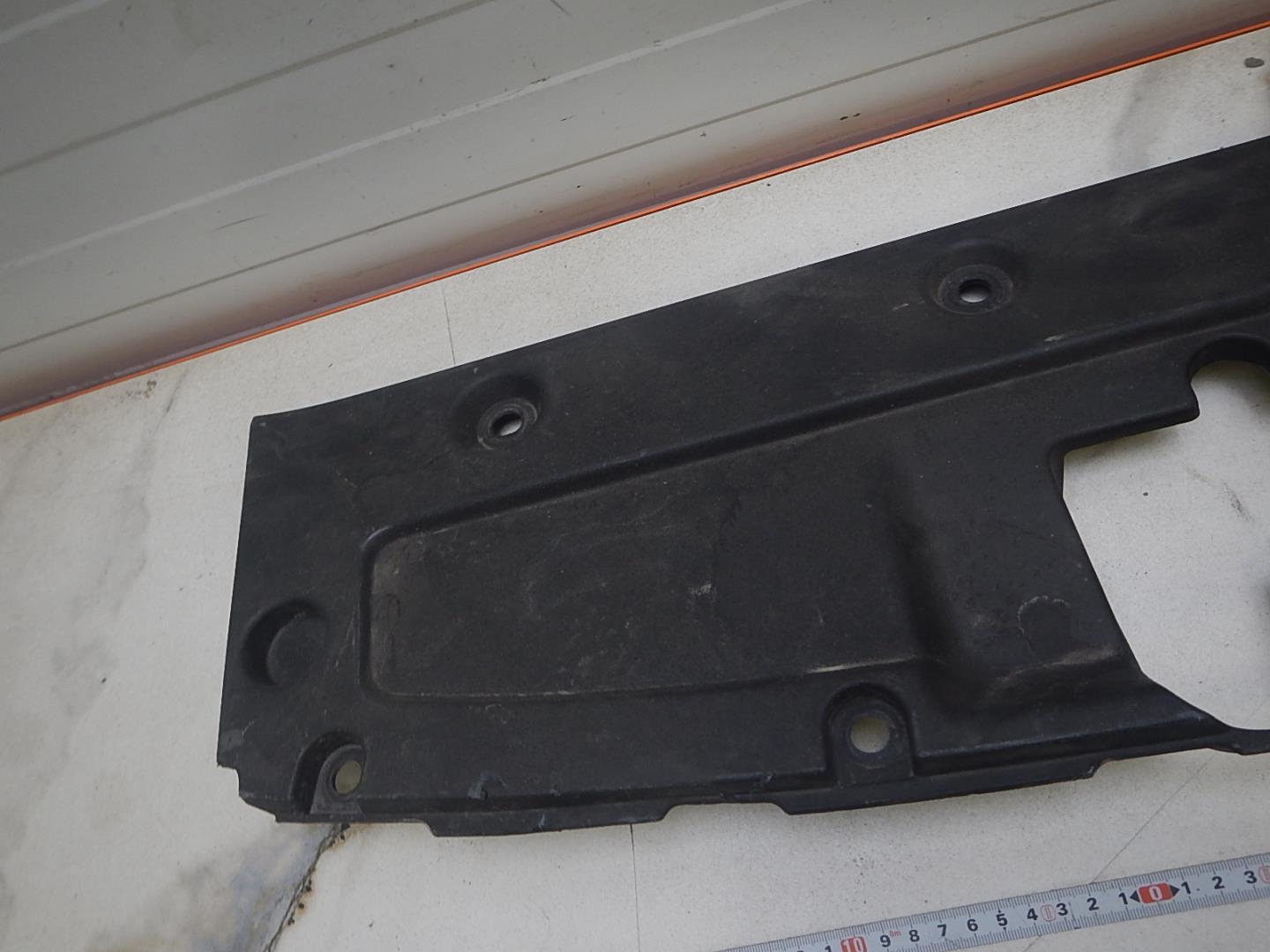 Кожух замка капота