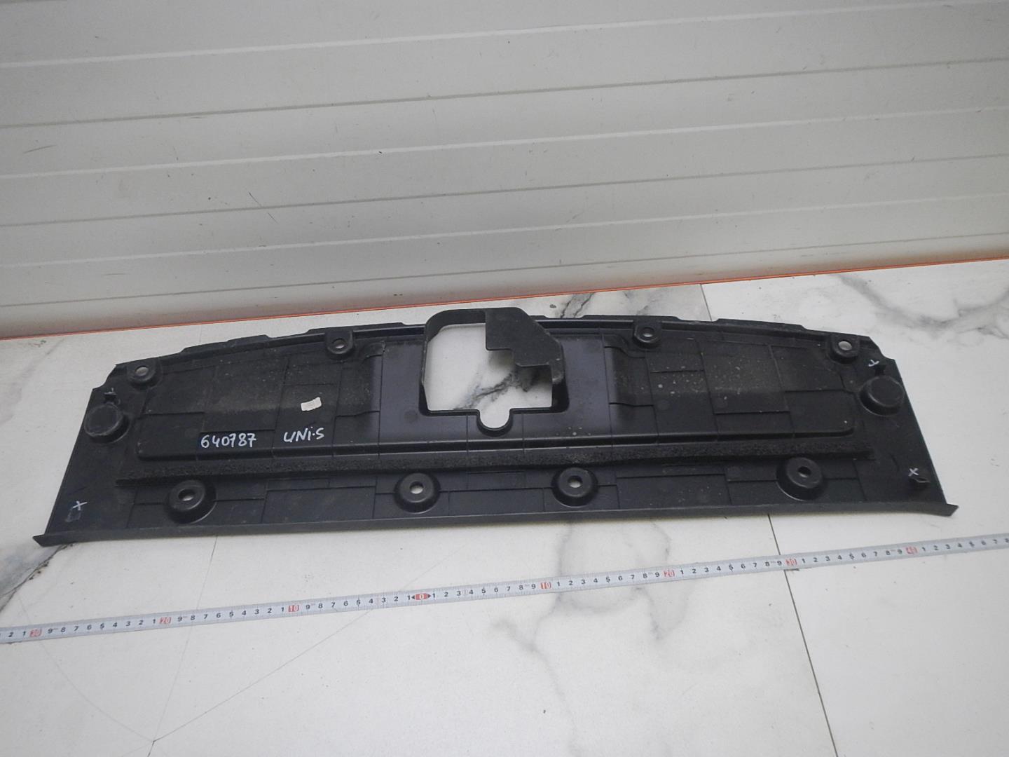 Кожух замка капота