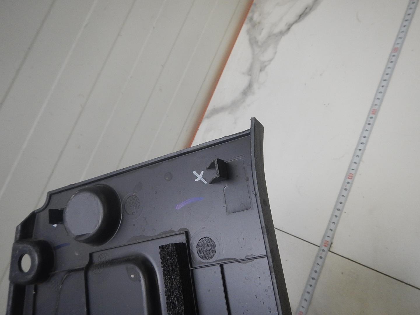 Кожух замка капота