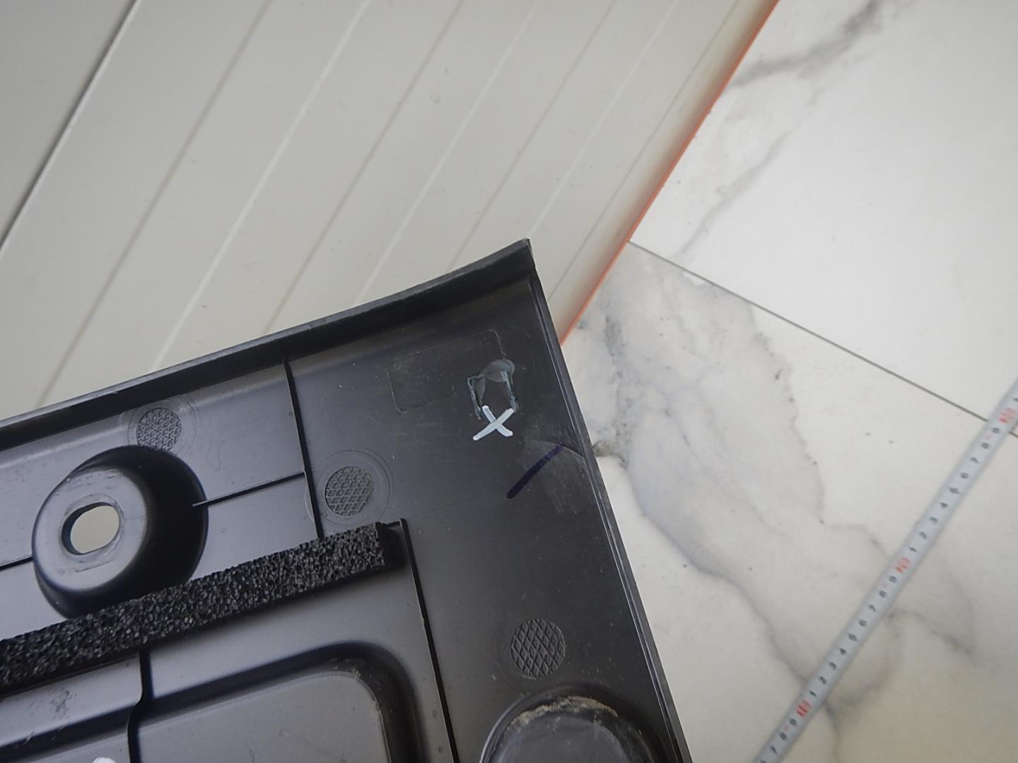 Кожух замка капота