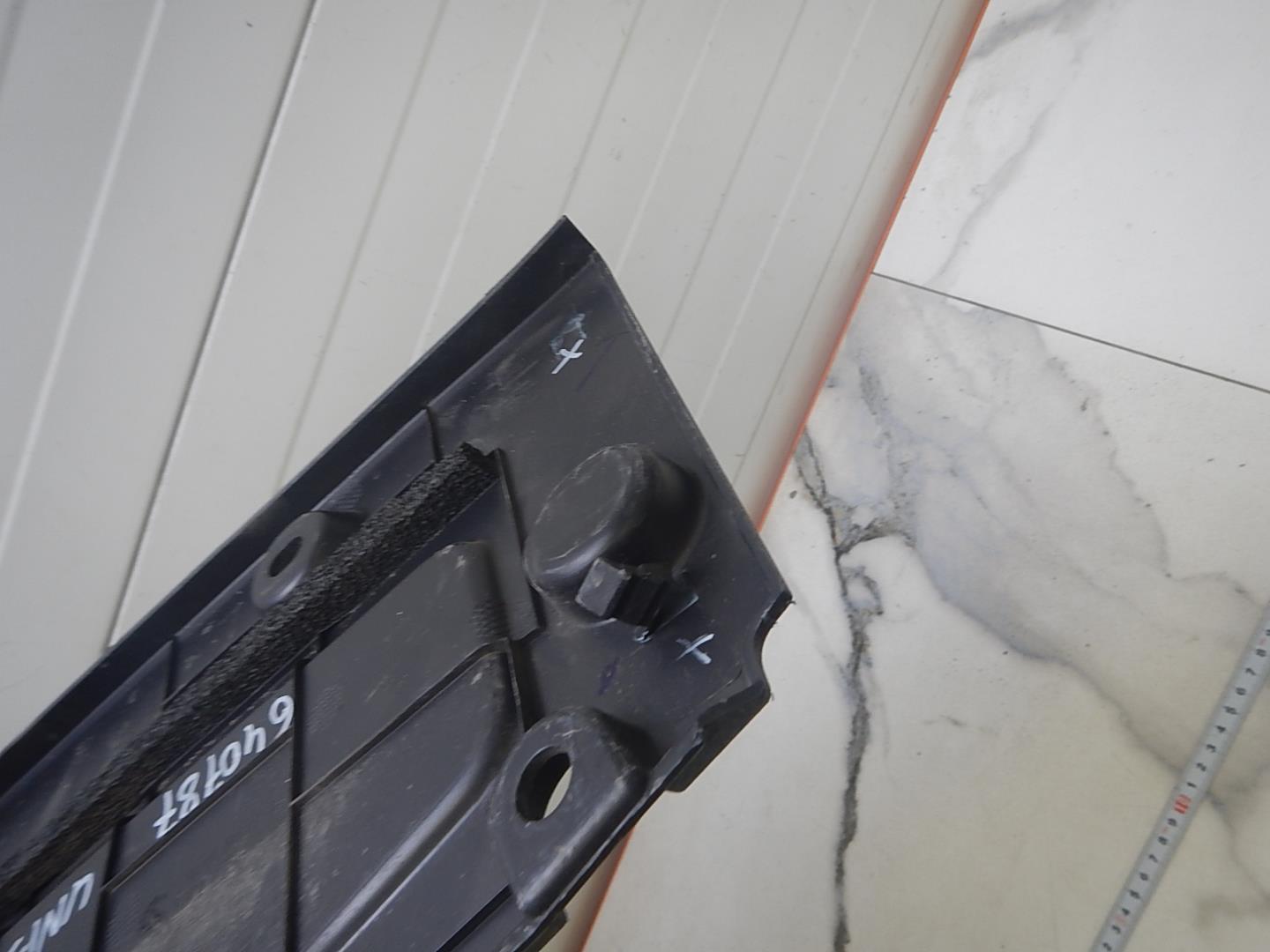 Кожух замка капота