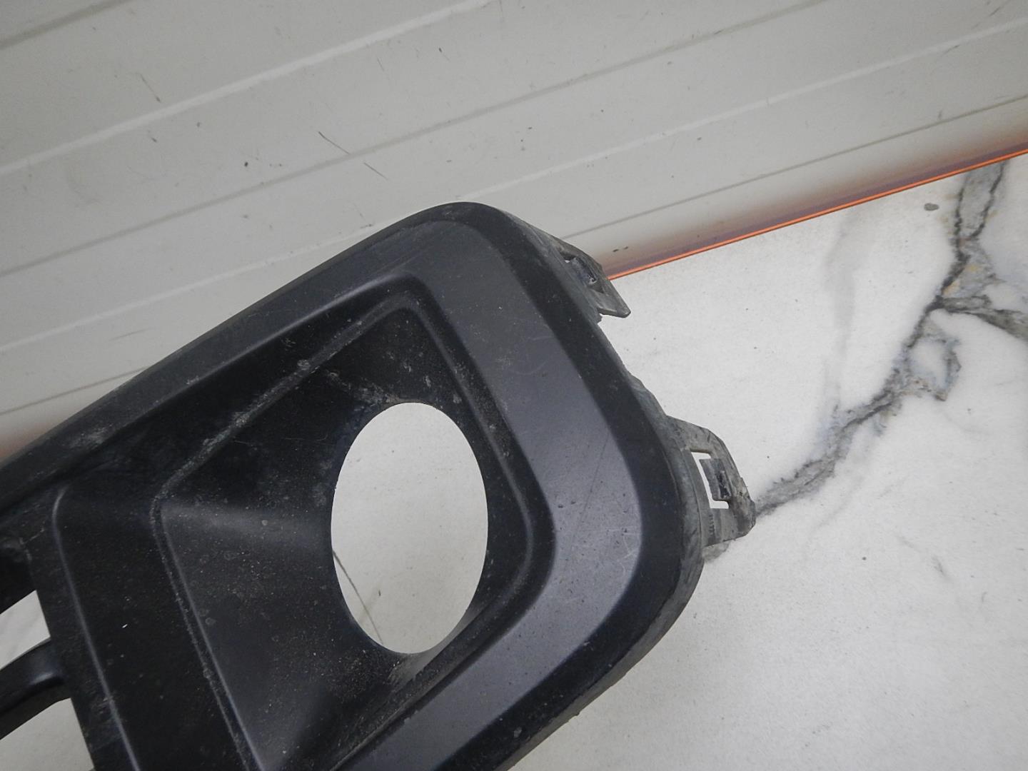 Решетка в бампер левая