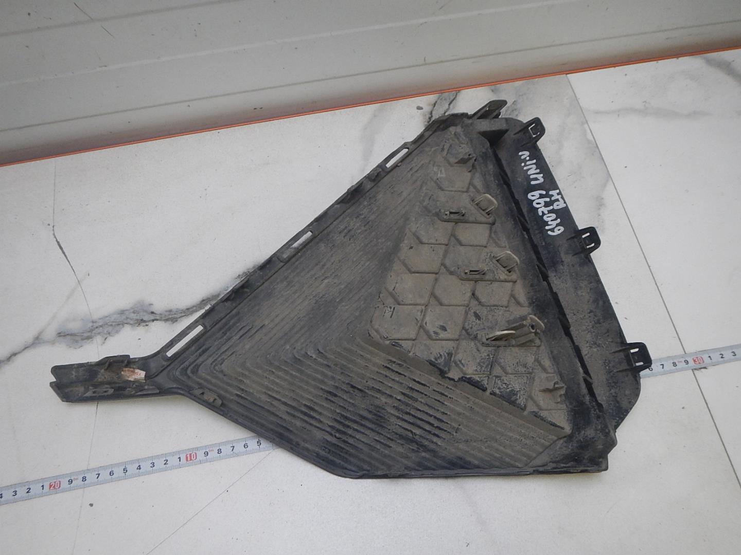 Решетка в бампер правая