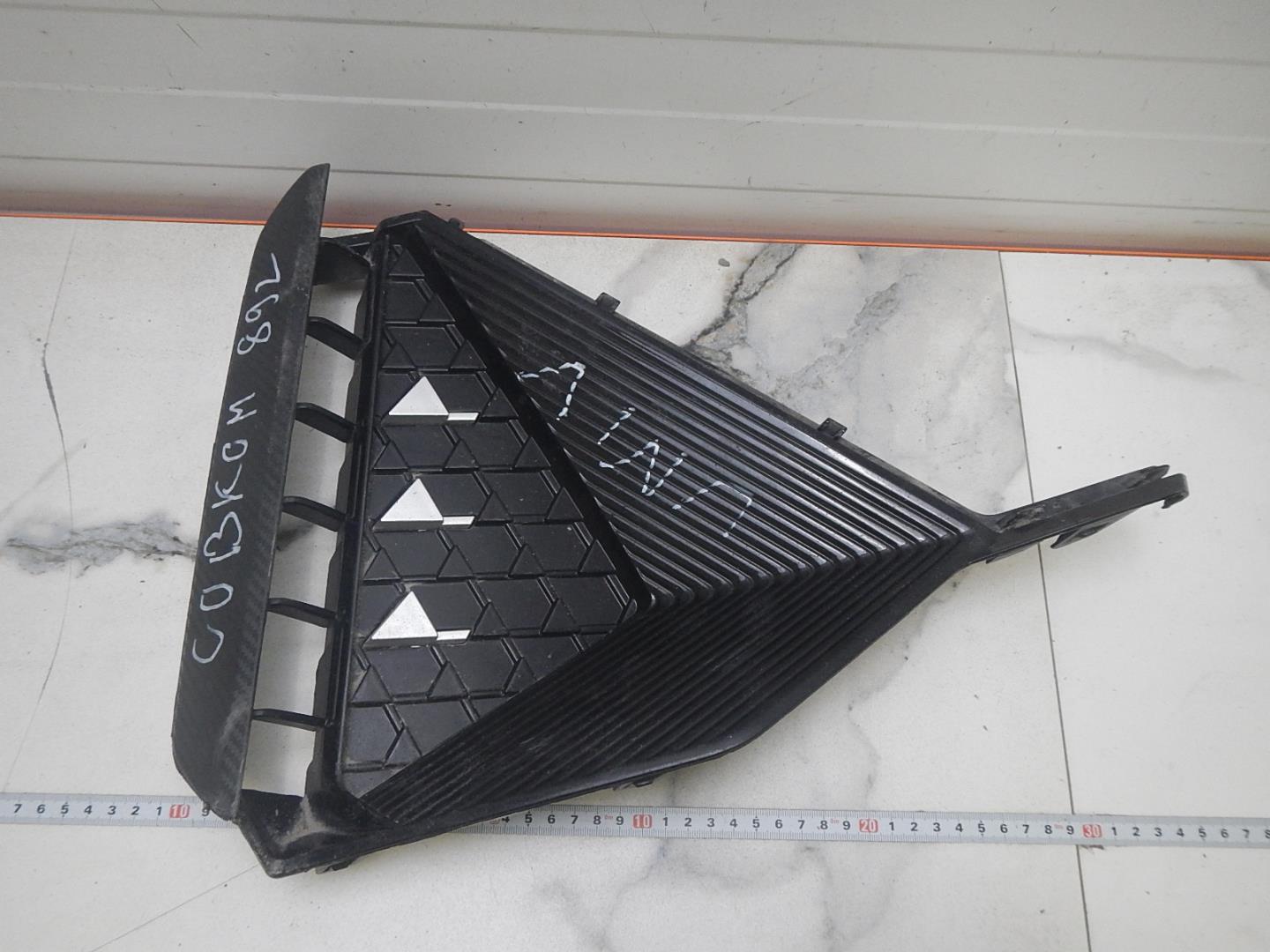 Решетка в бампер правая