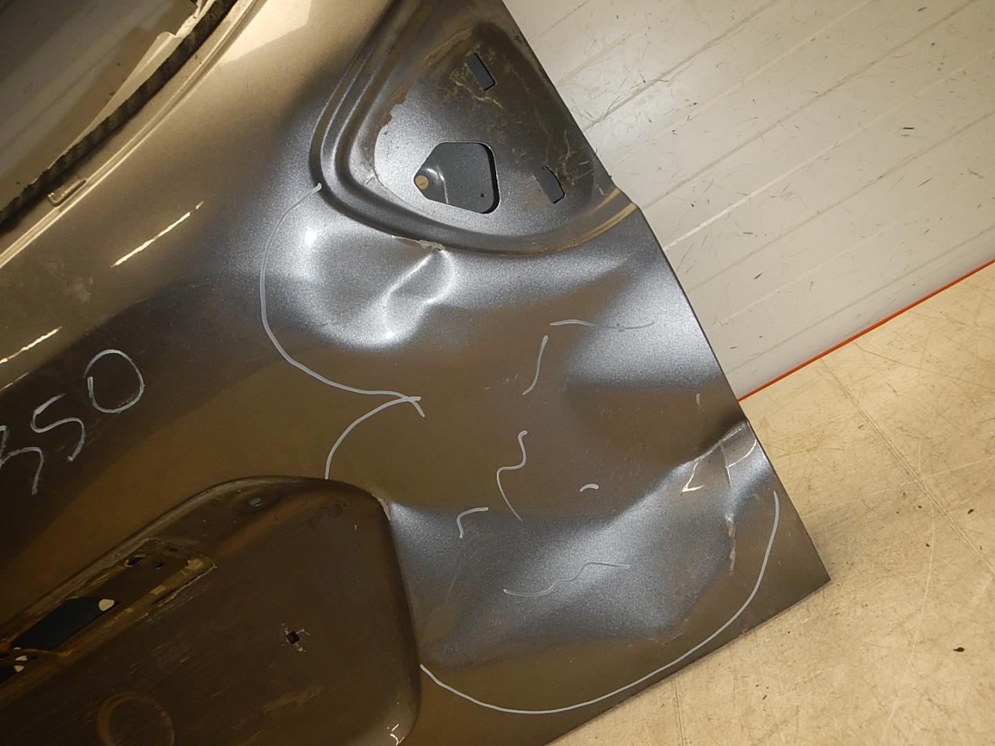 Дверь багажника