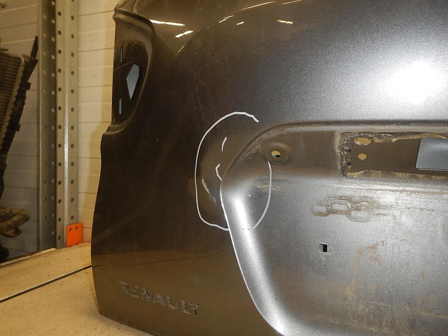 Дверь багажника