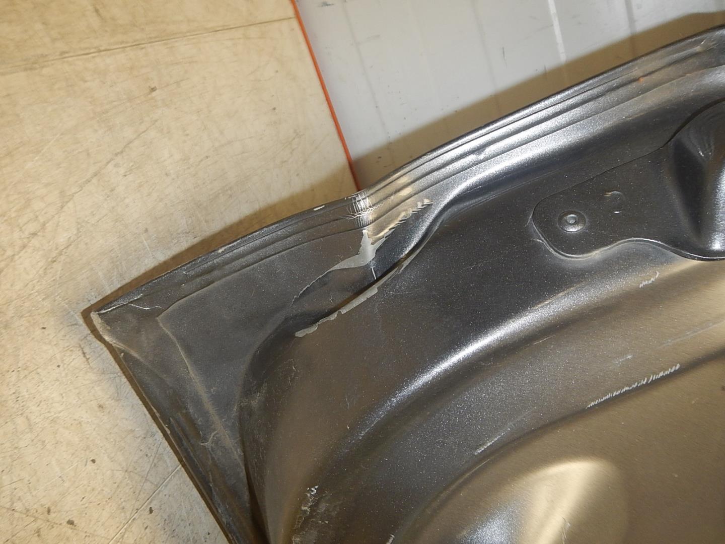 Дверь багажника