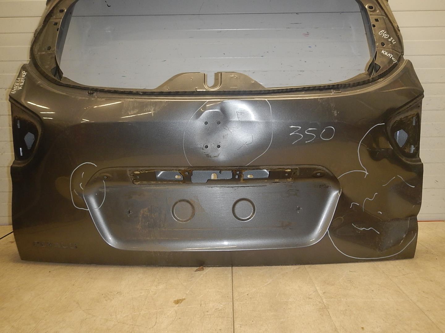 Дверь багажника