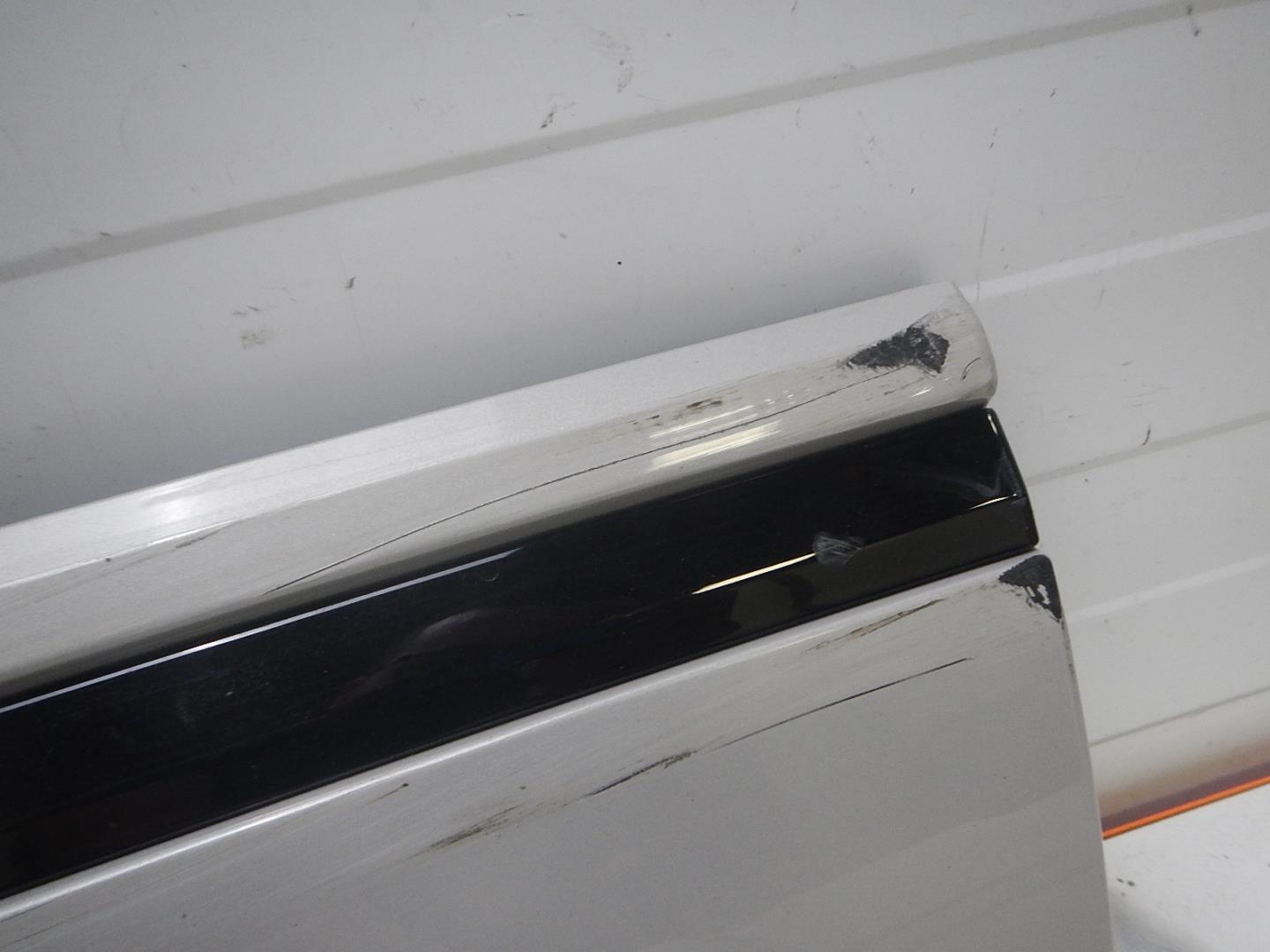 Молдинг задней правой двери