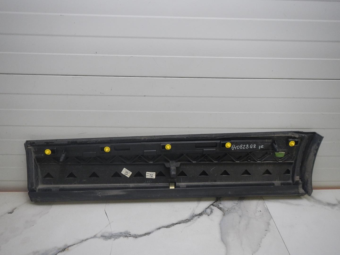 Молдинг задней правой двери