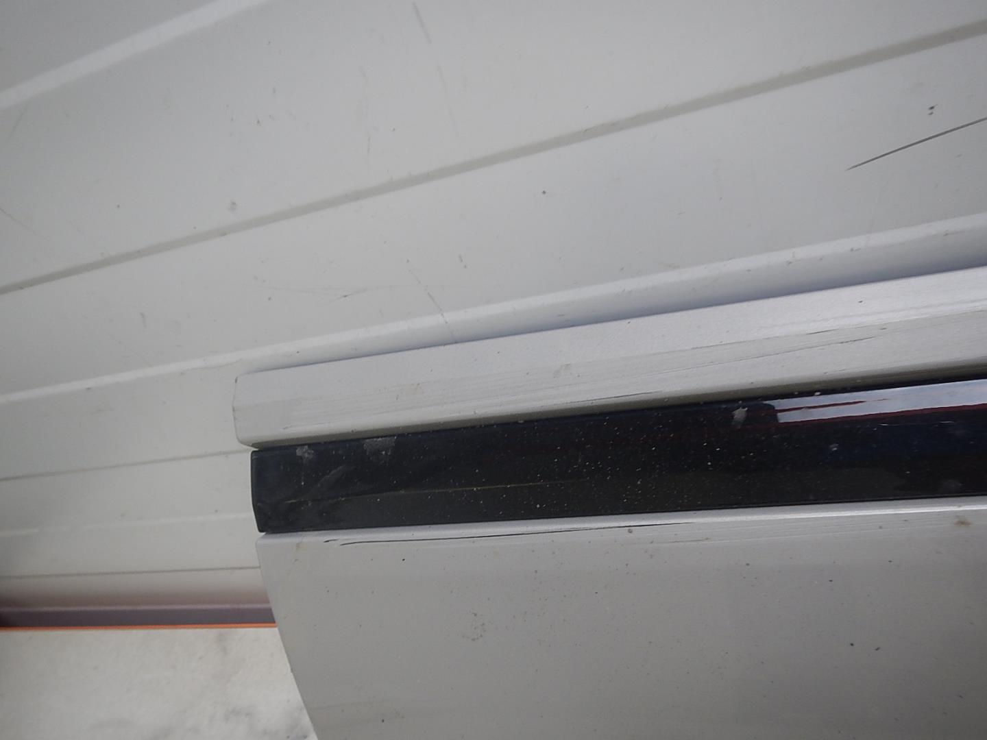 Молдинг передней правой двери