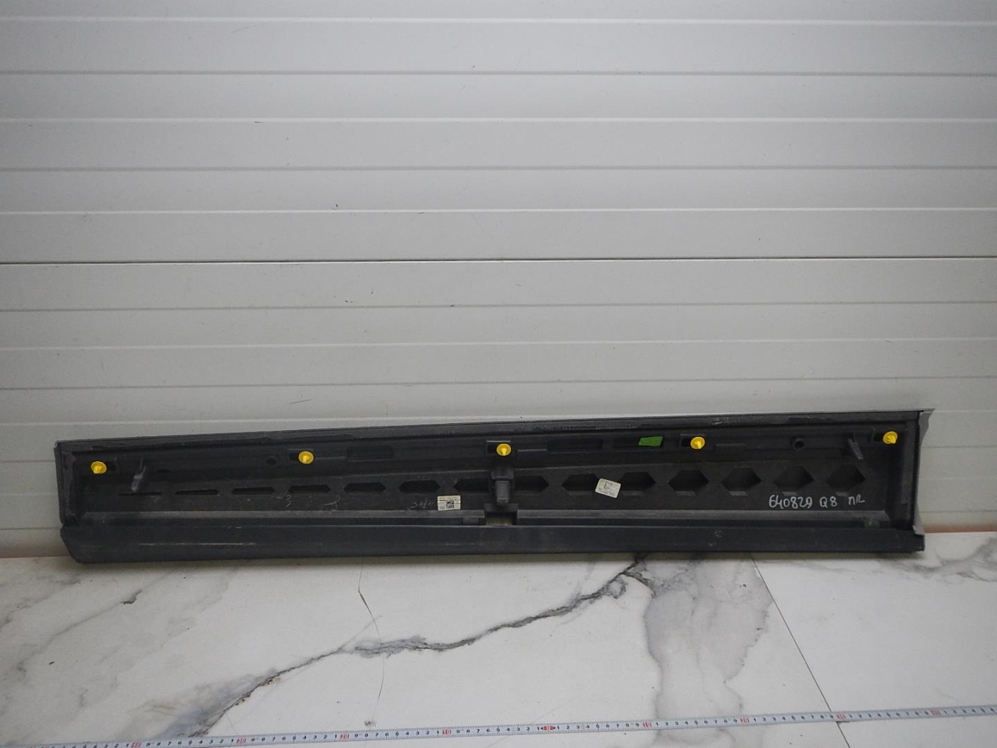 Молдинг передней правой двери