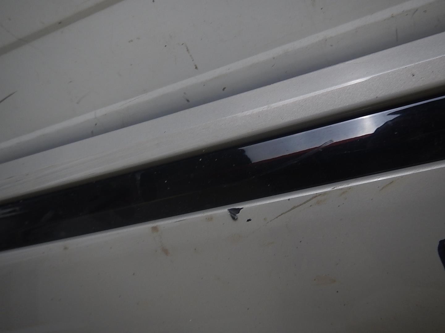 Молдинг передней правой двери