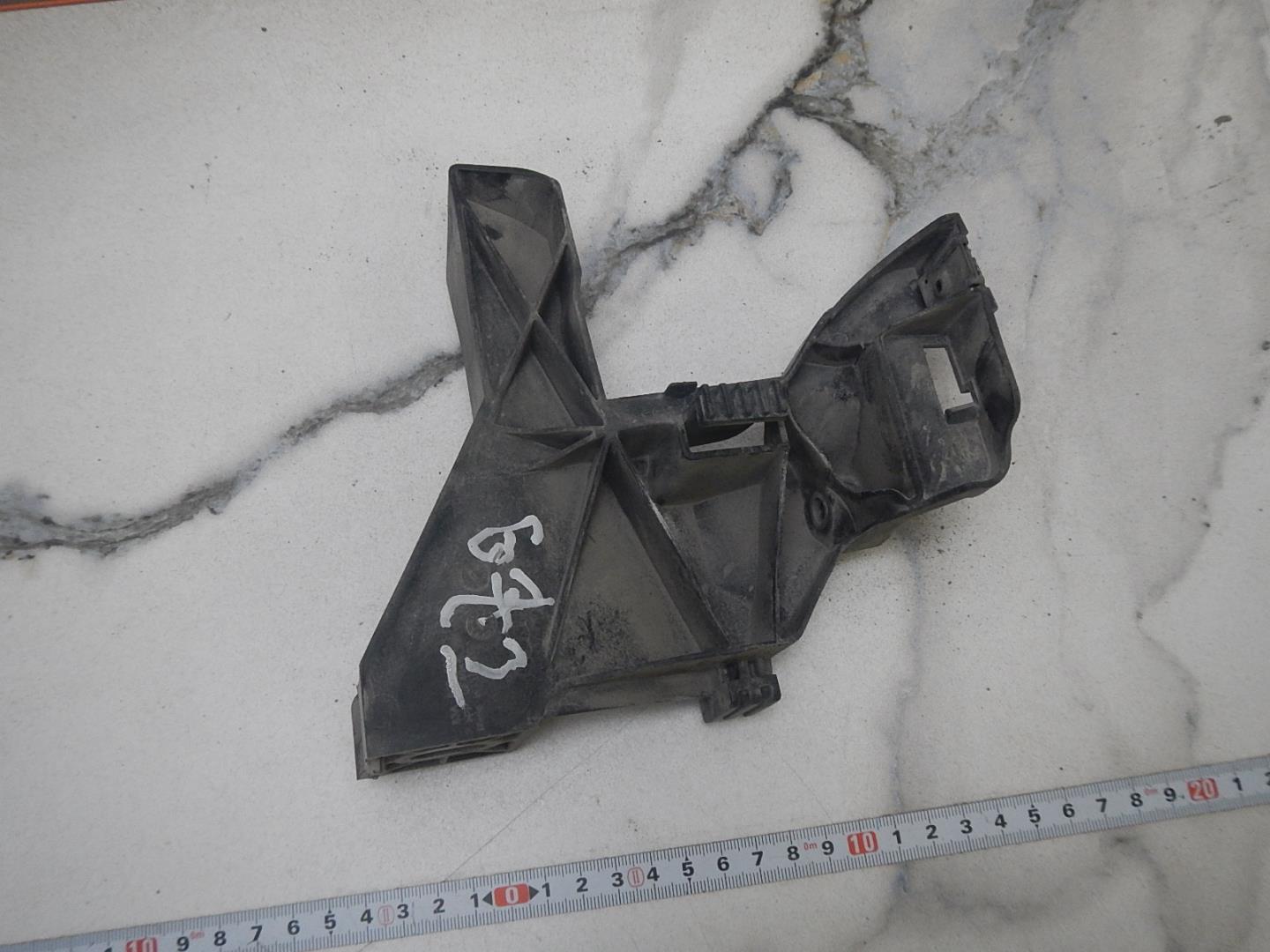 Кронштейн фар правый