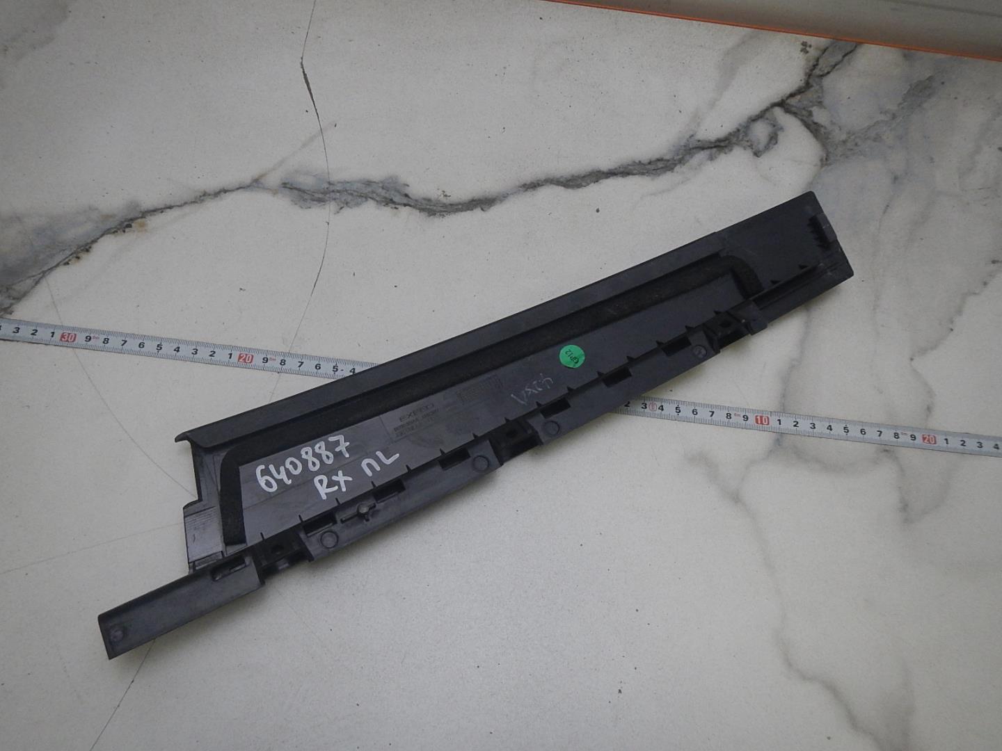 Накладка двери передней левой