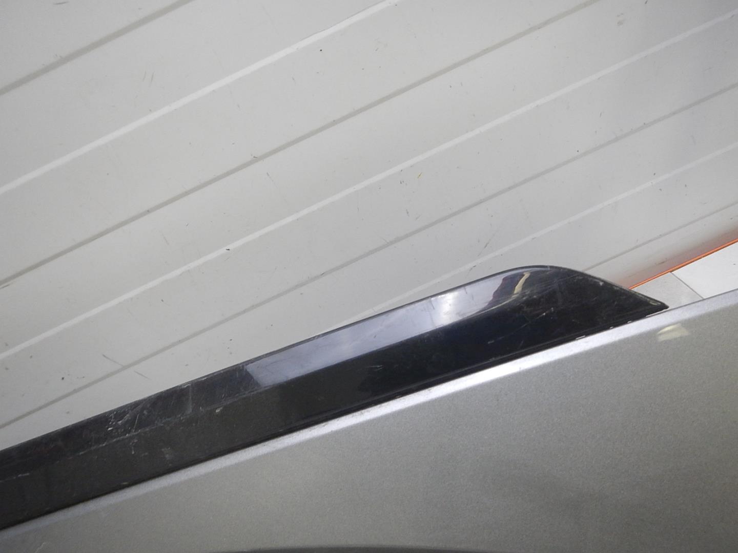 Молдинг задней левой двери