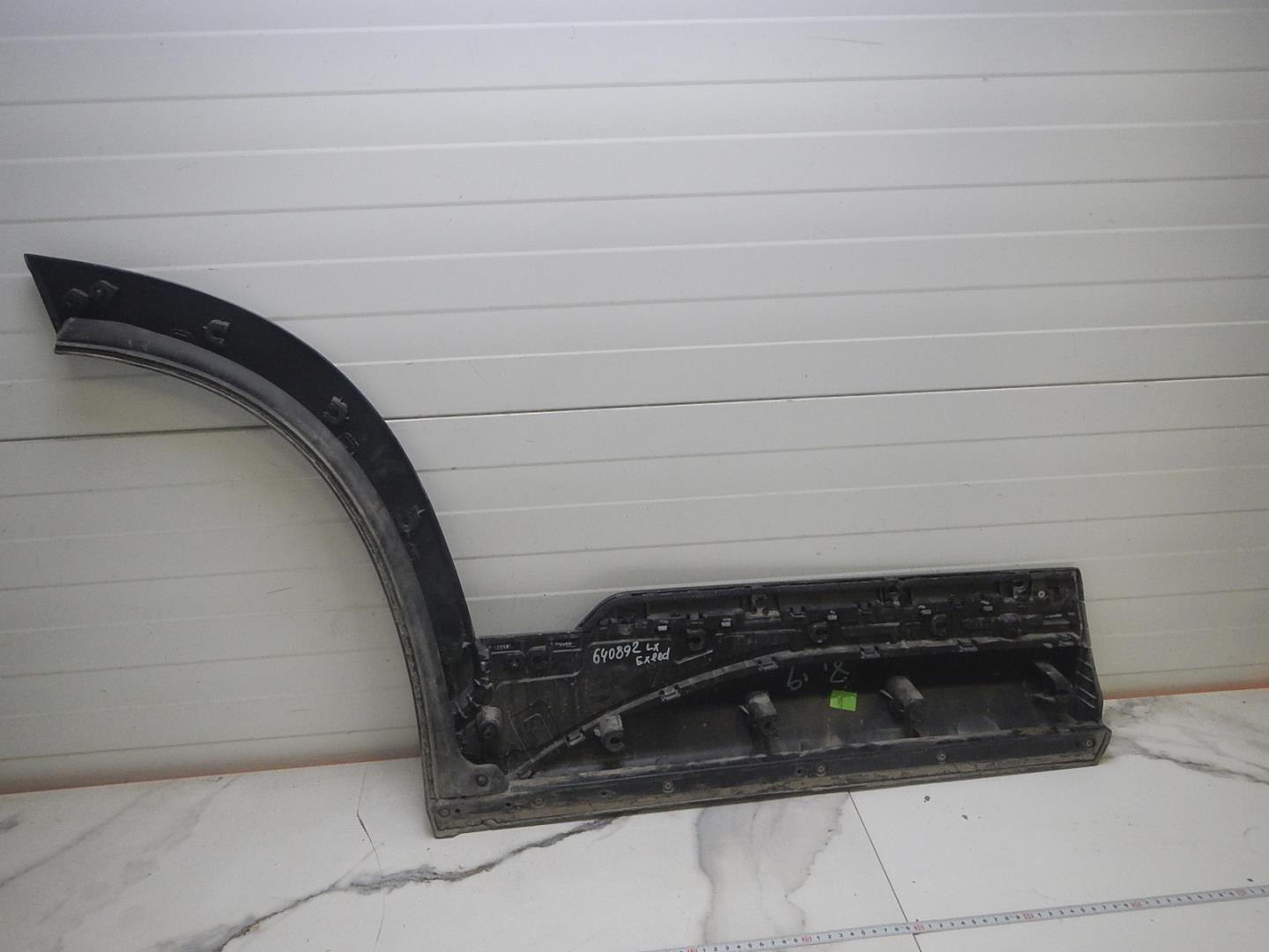 Молдинг задней левой двери