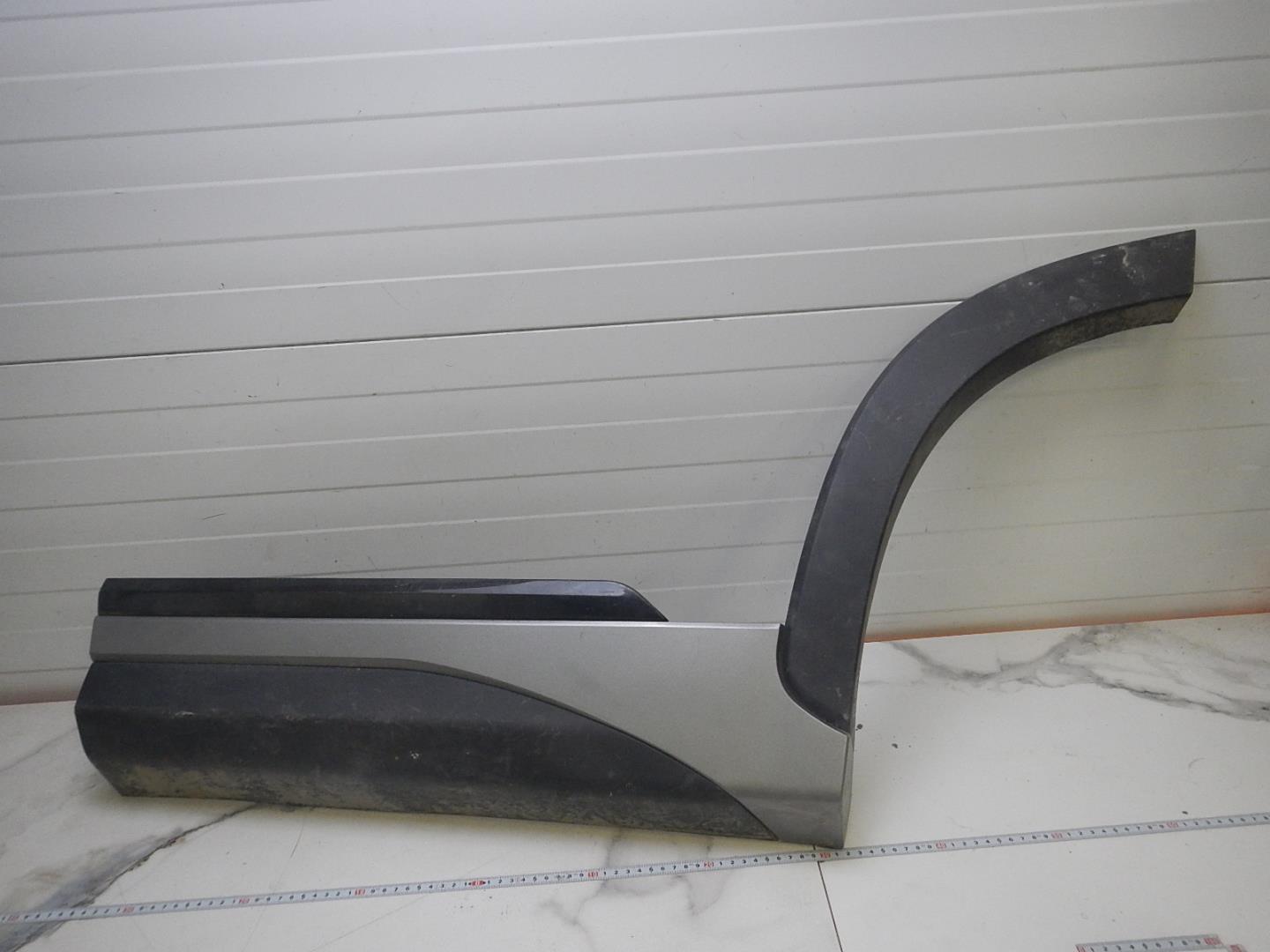 Молдинг задней левой двери