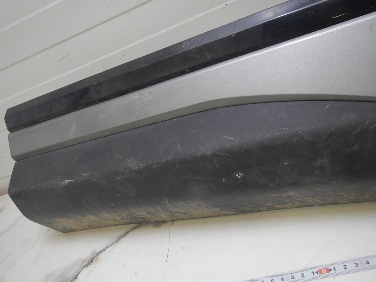 Молдинг задней левой двери