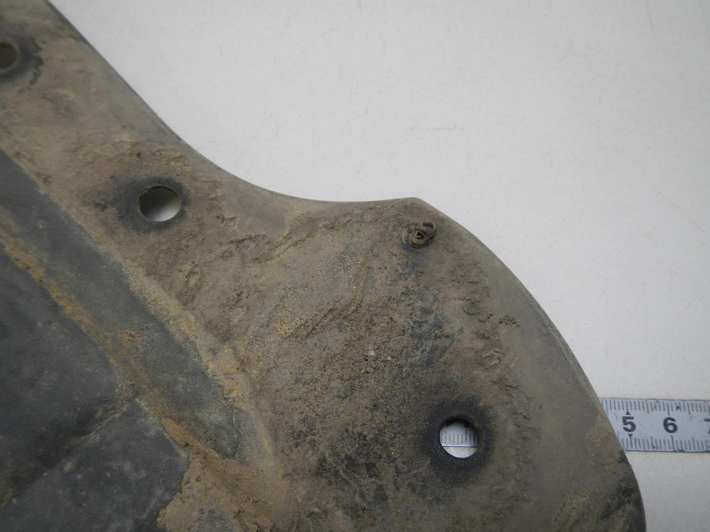 Брызговик передний левый