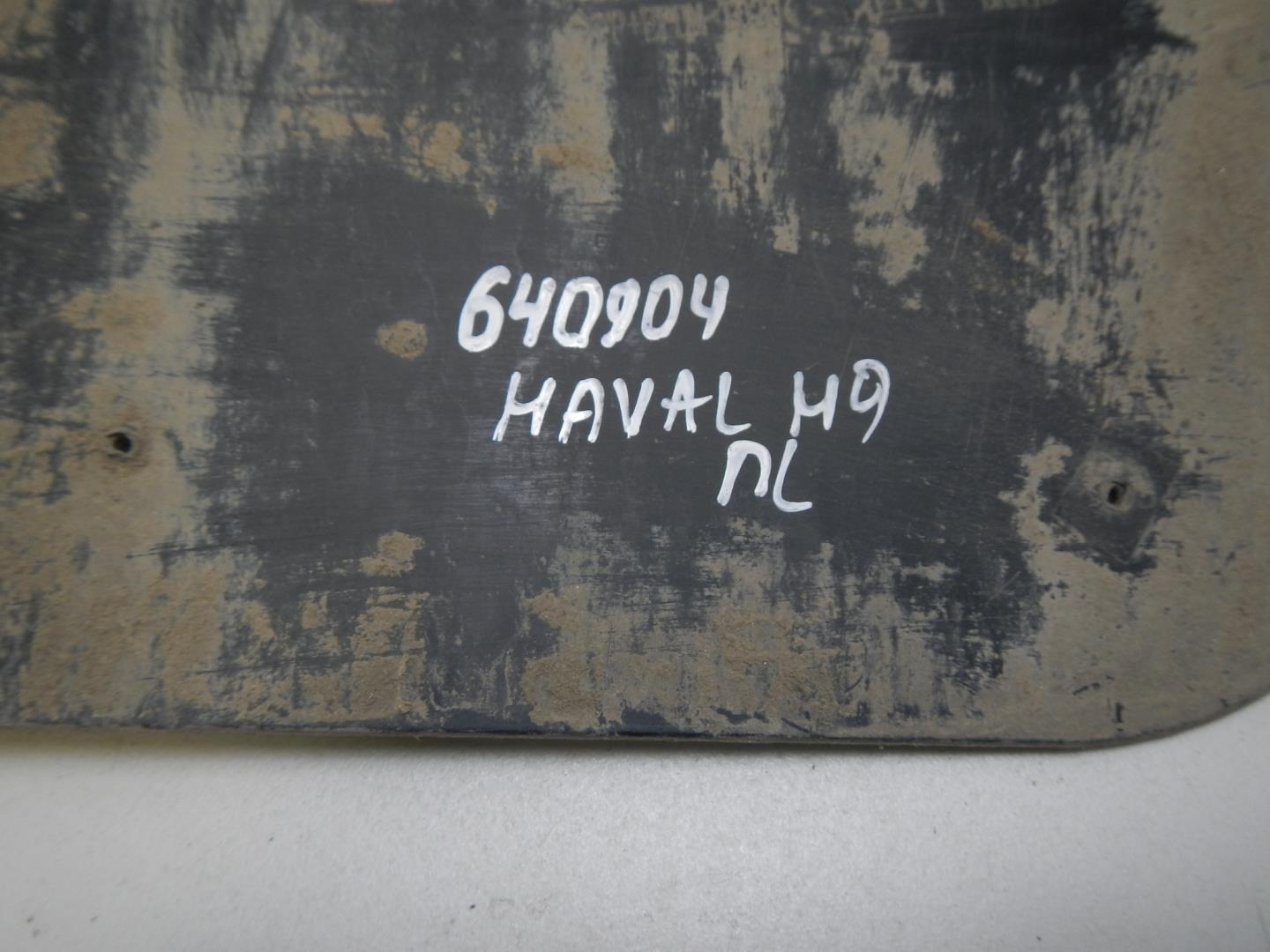 Брызговик передний левый