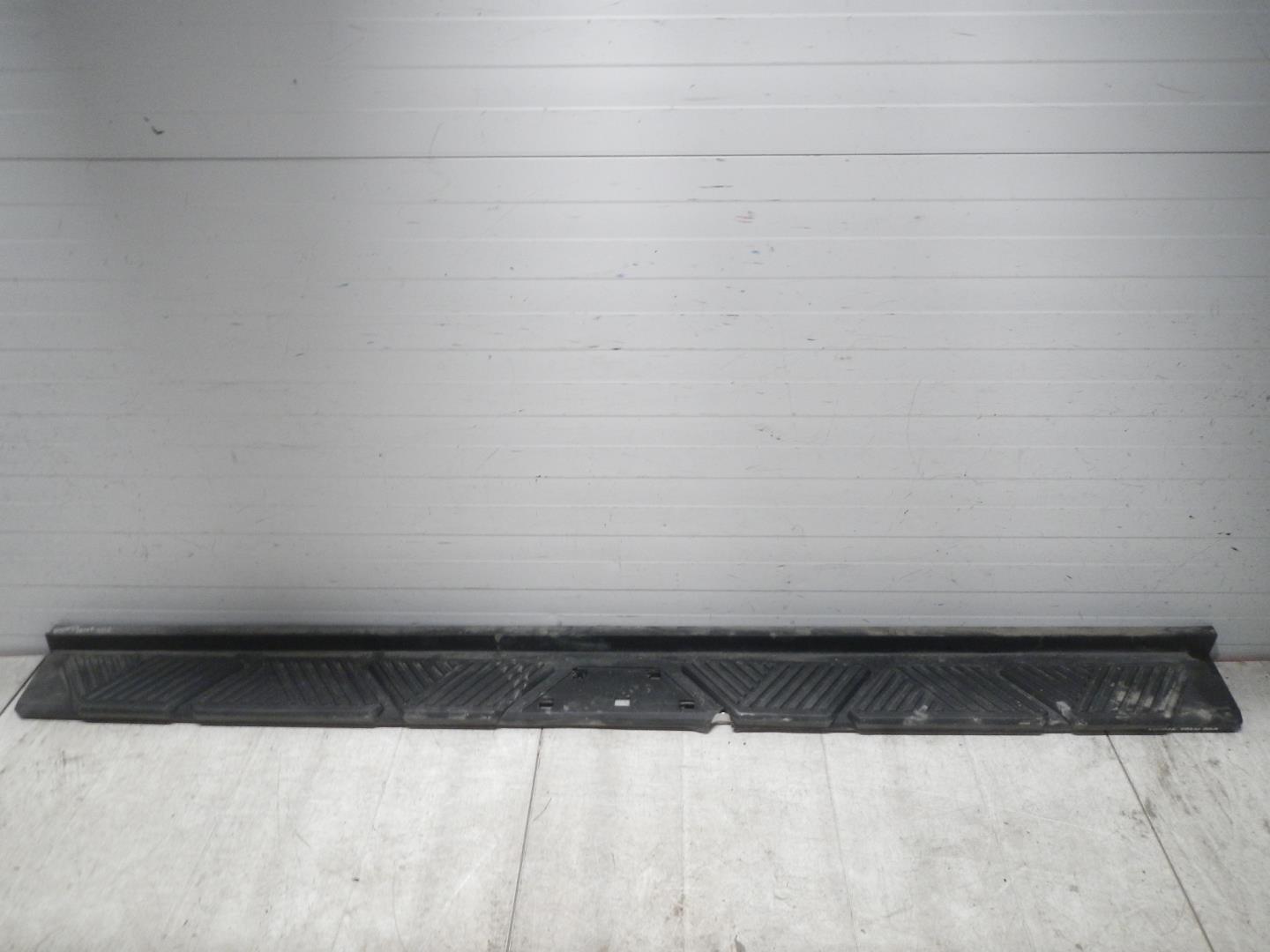 Подножка правая