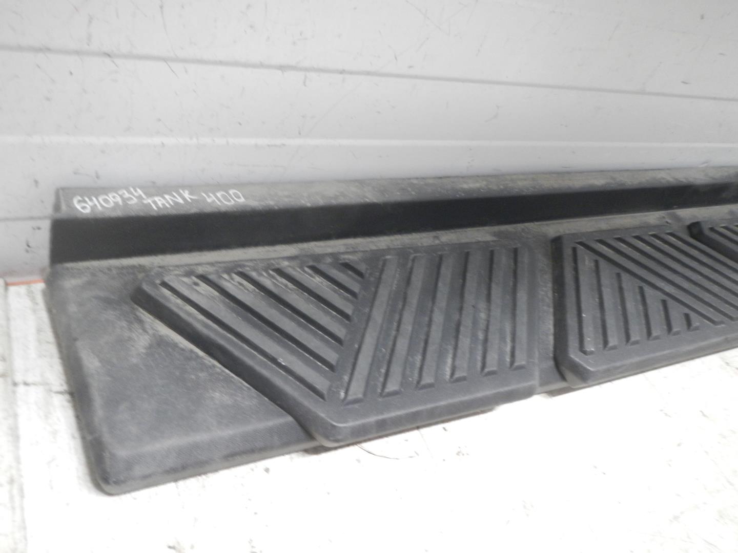 Подножка правая