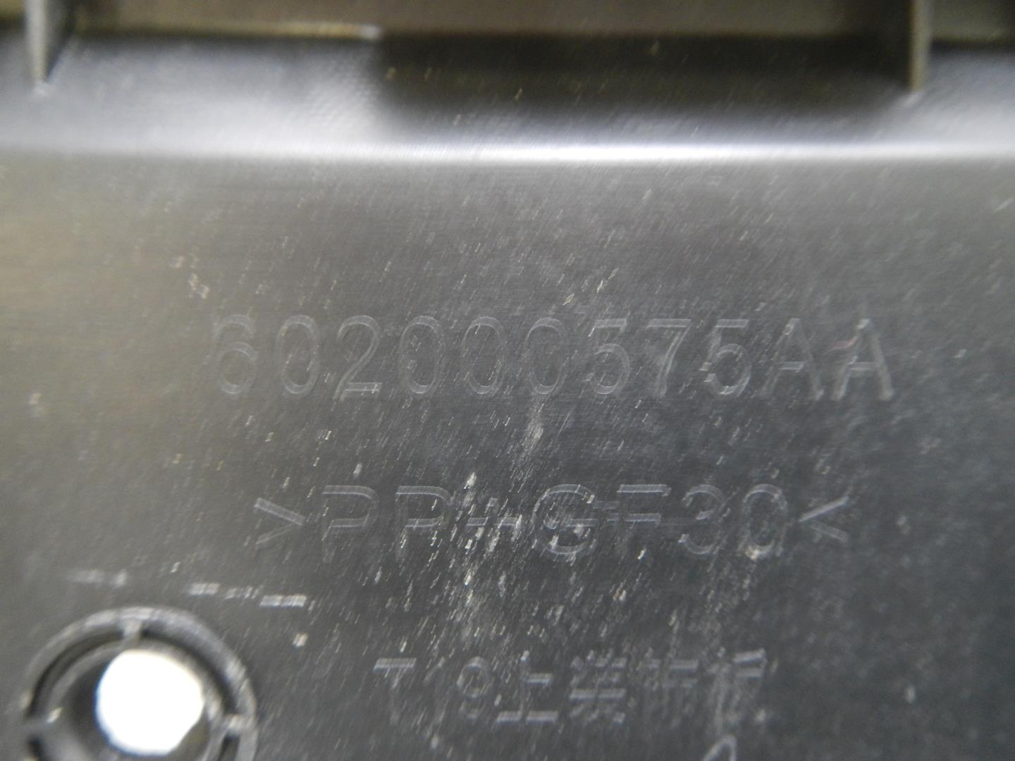 Кожух замка капота