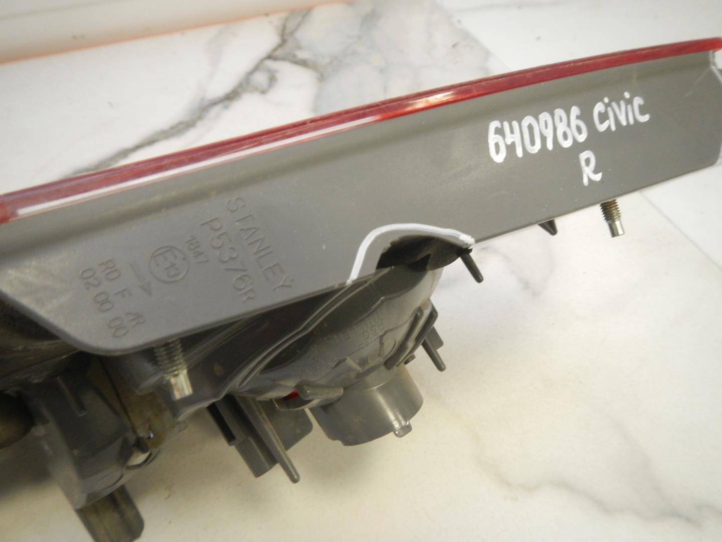 Фонарь задний внутренний правый