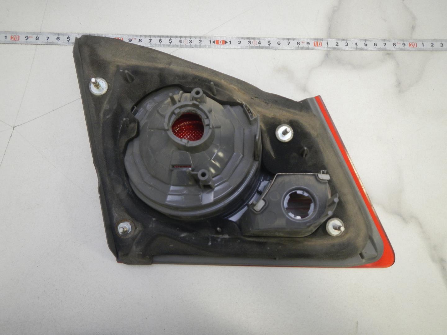 Фонарь задний внутренний правый