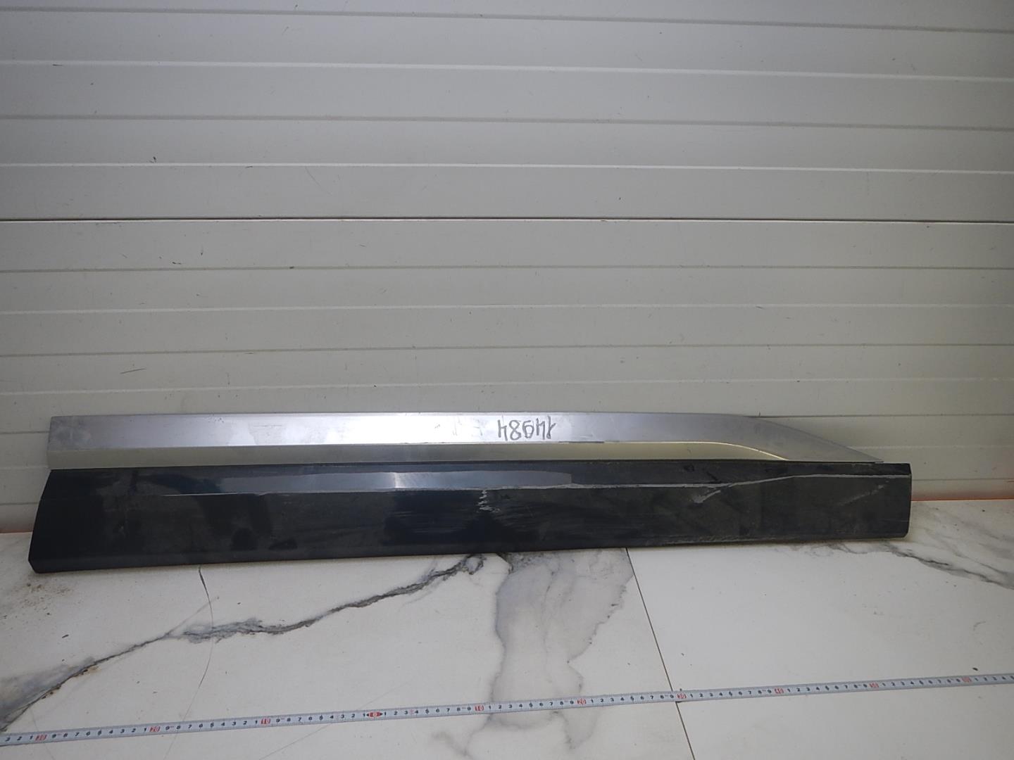 Молдинг передней правой двери