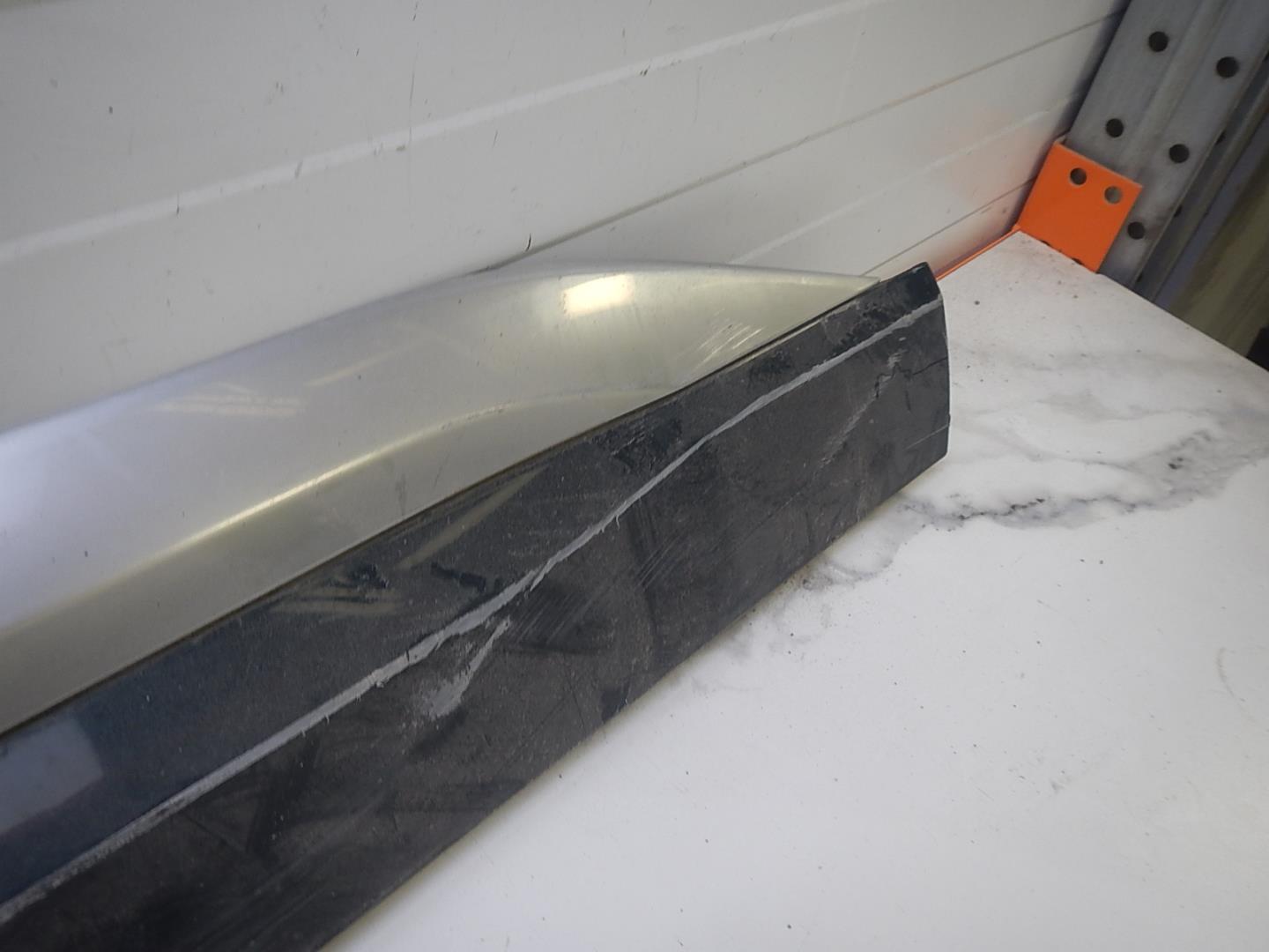 Молдинг передней правой двери