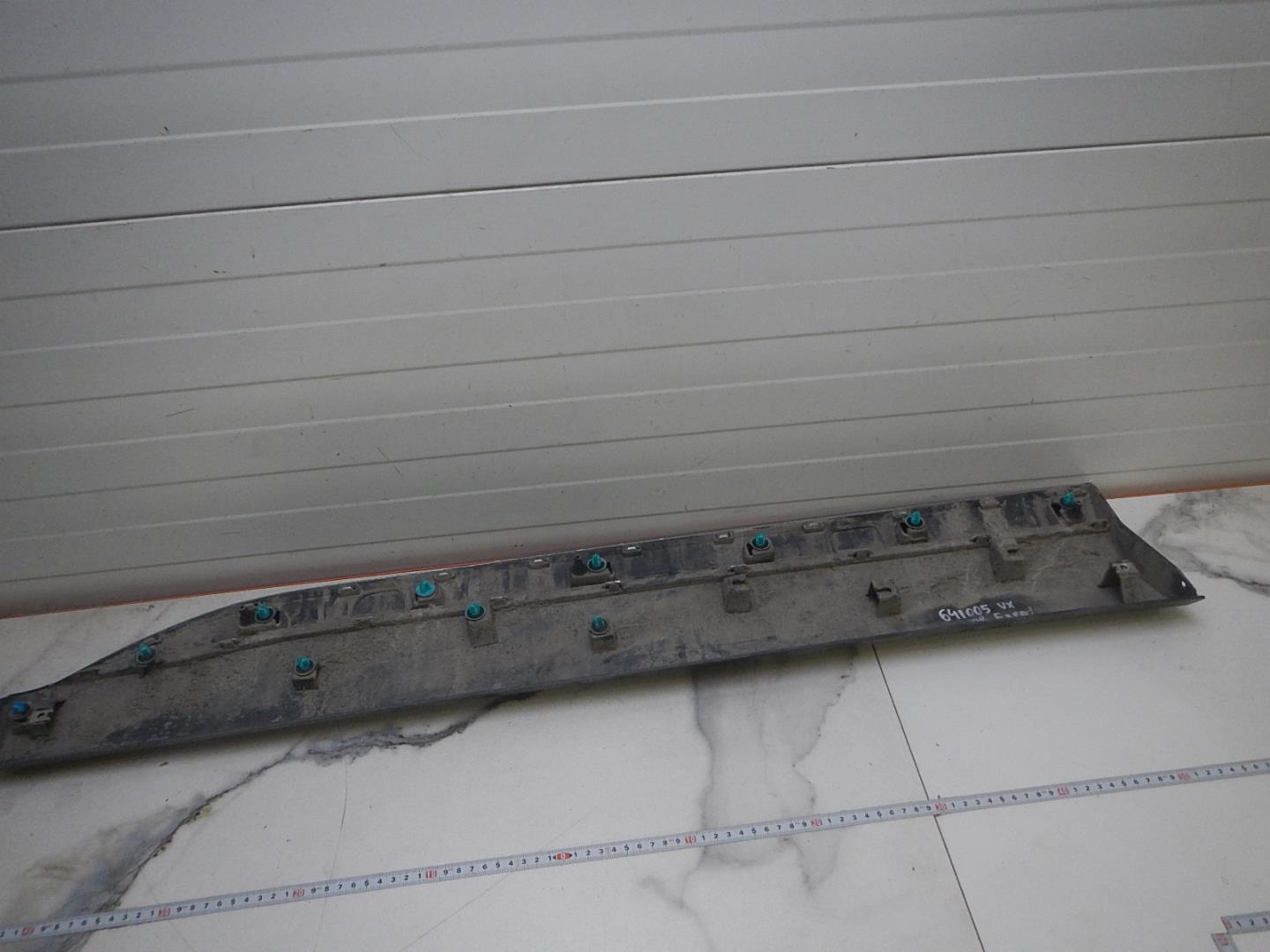 Молдинг передней правой двери