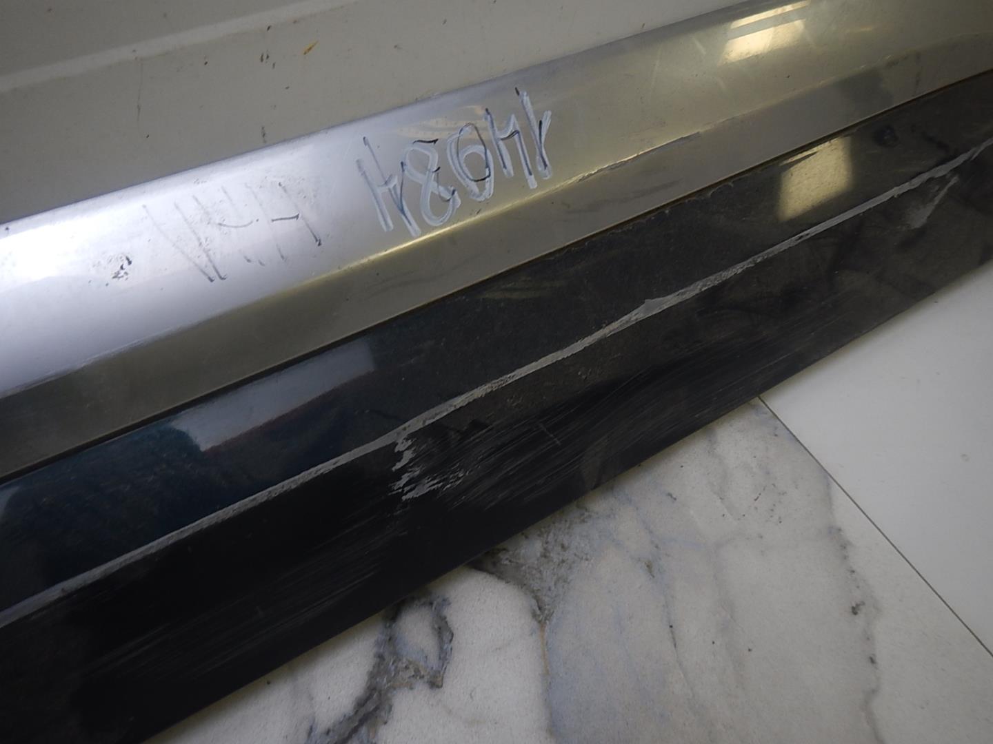 Молдинг передней правой двери