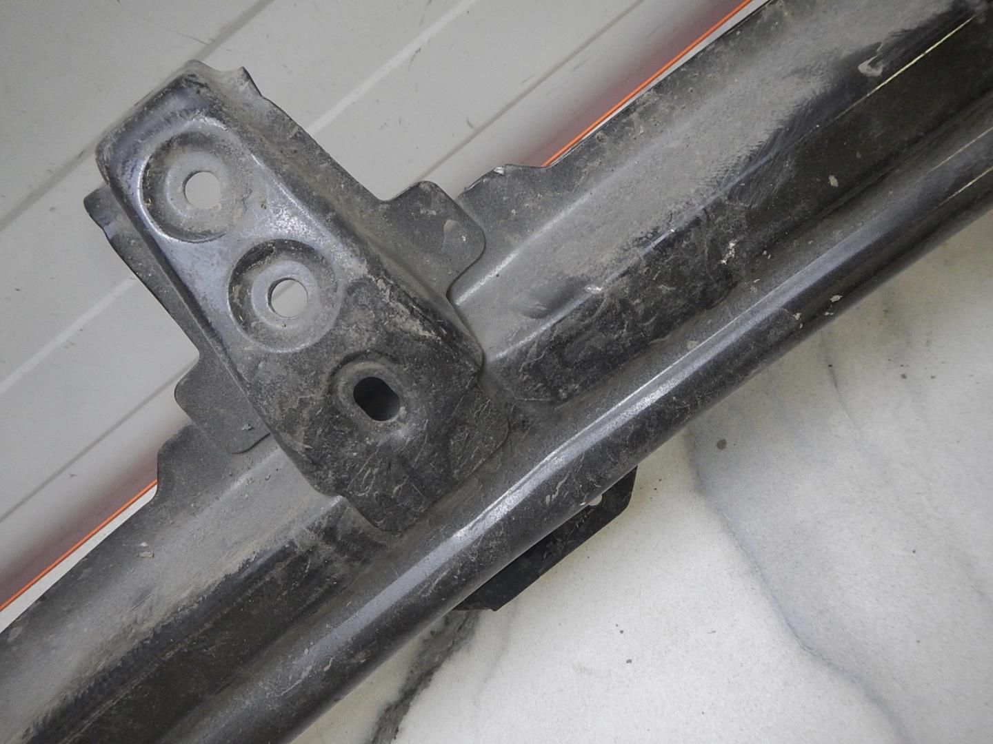 Усилитель заднего бампера