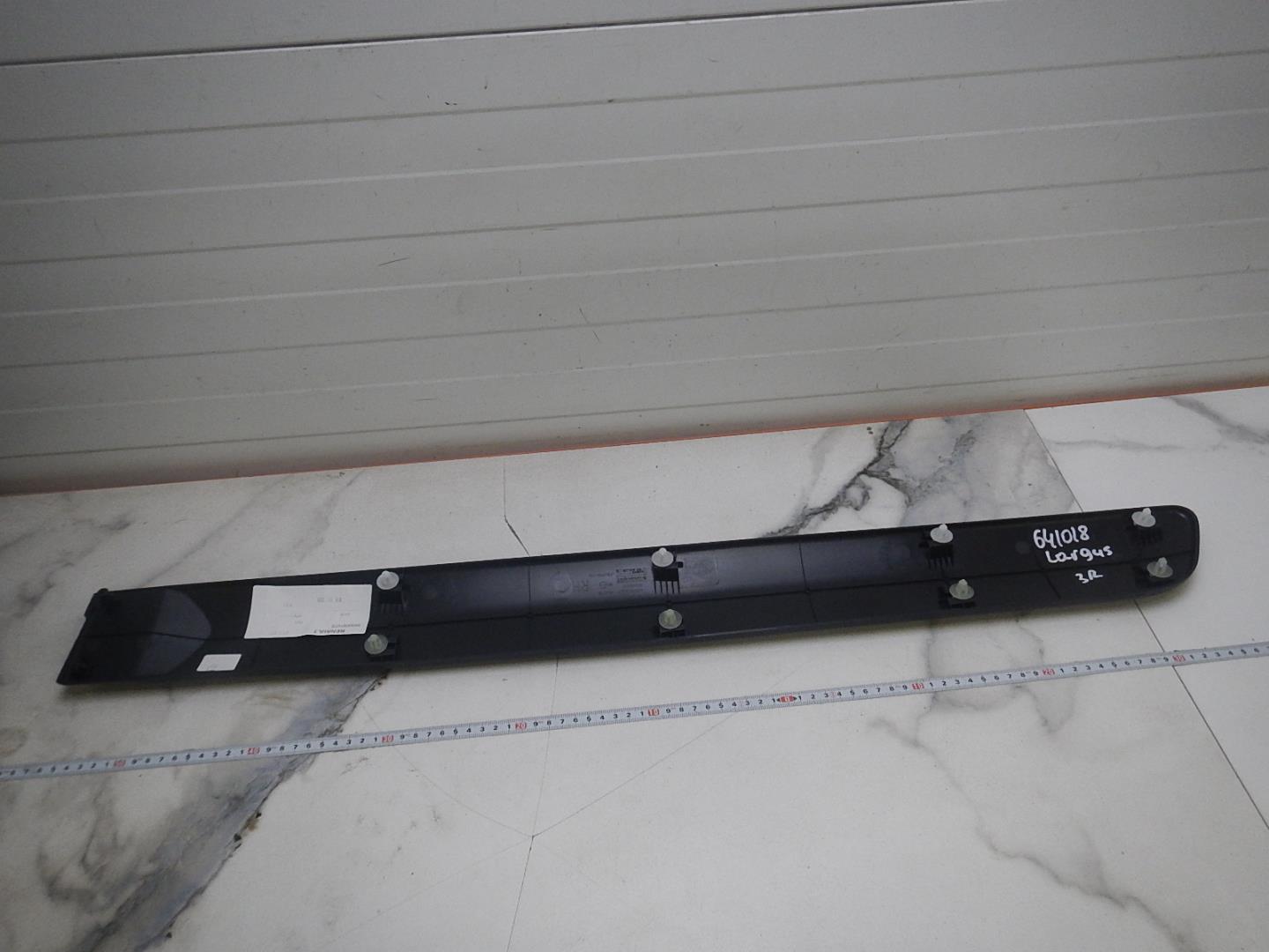 Молдинг задней правой двери