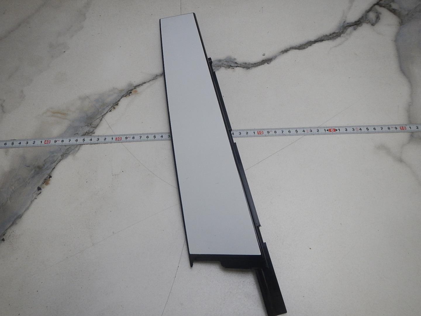 Накладка двери передней правой