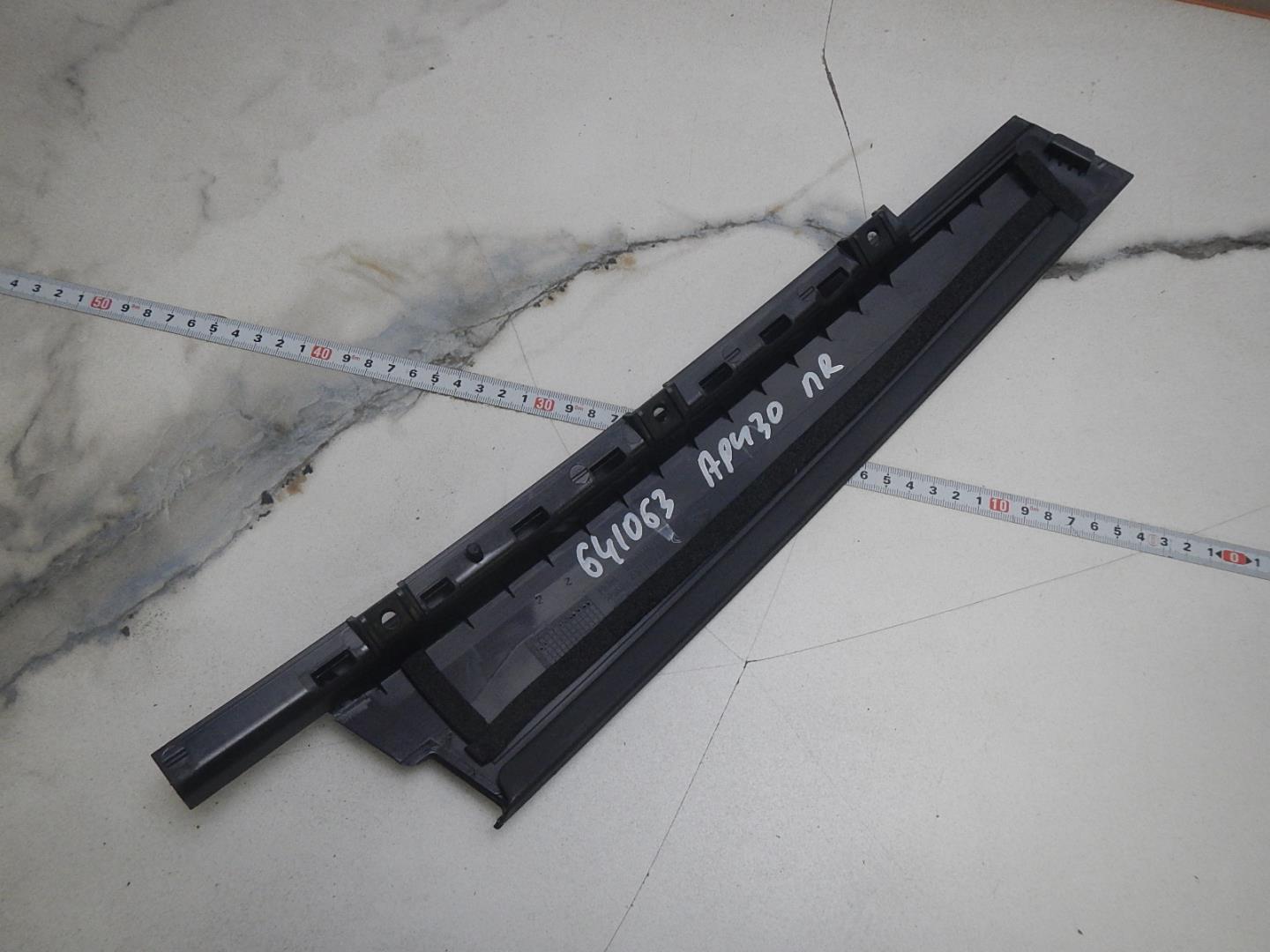 Накладка двери передней правой