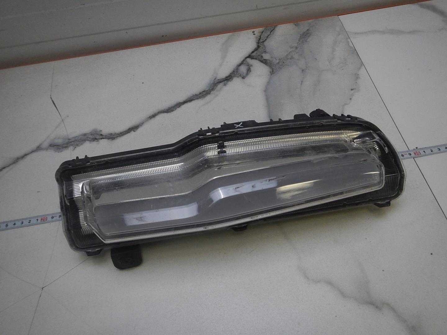 Фара дневного света правая (ходовые огни)