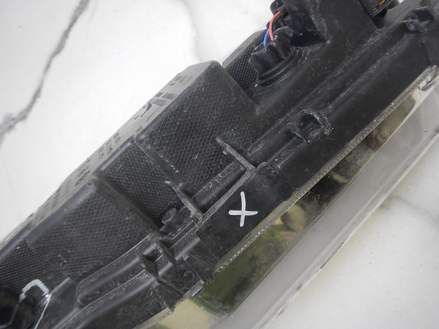 Фара дневного света правая (ходовые огни)