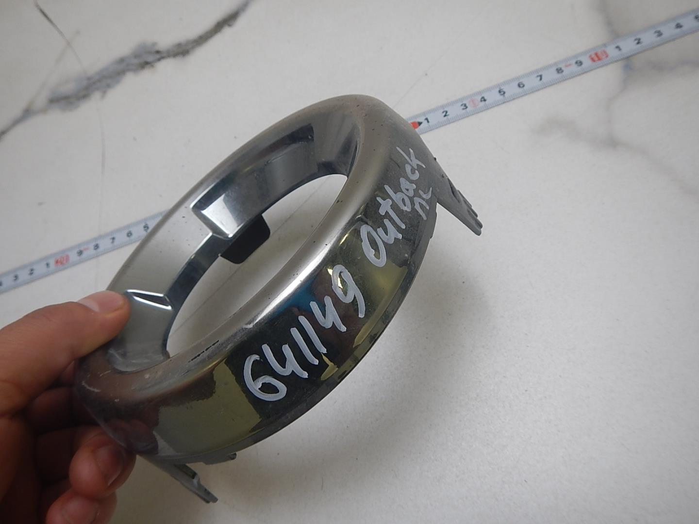 Рамка противотуманной фары левой